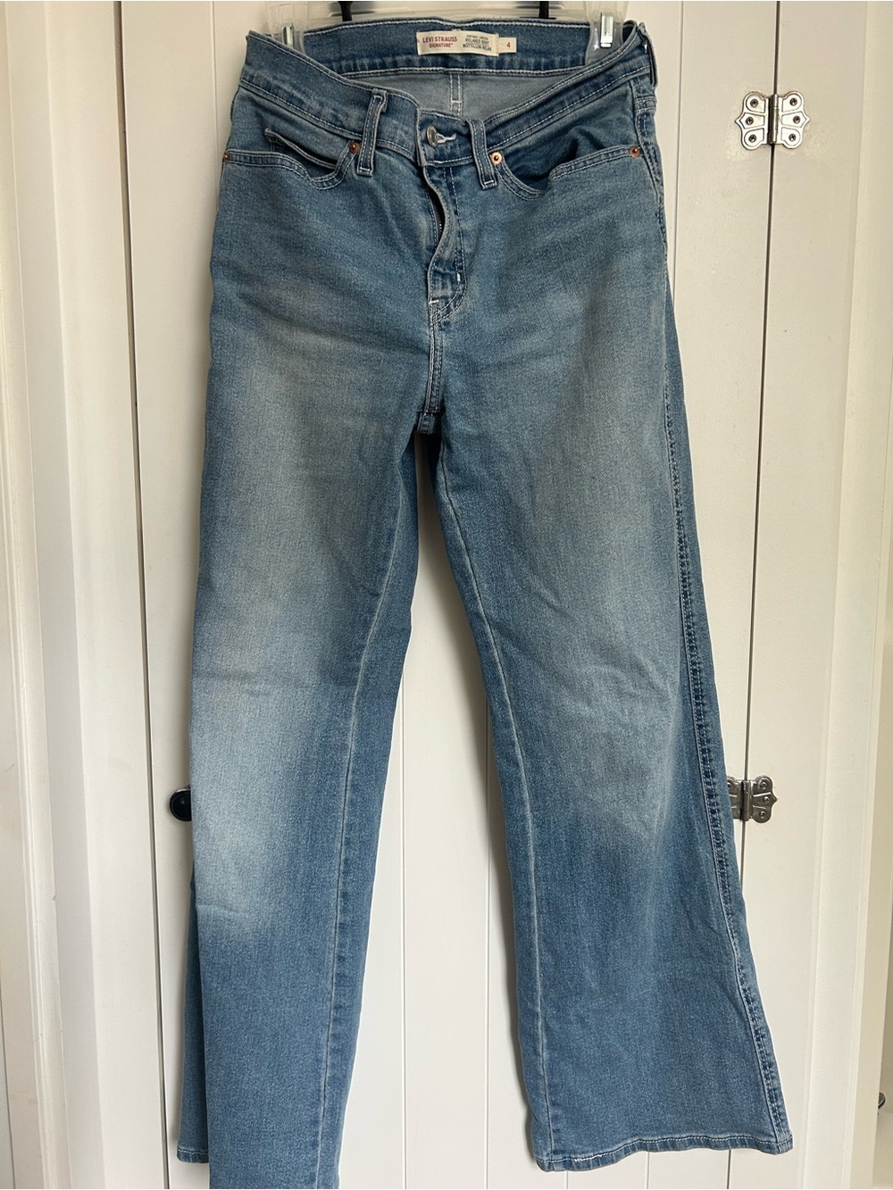 Levi's Signature Women’s Vintage Relaxed Boot Light Blue Denim Jeans